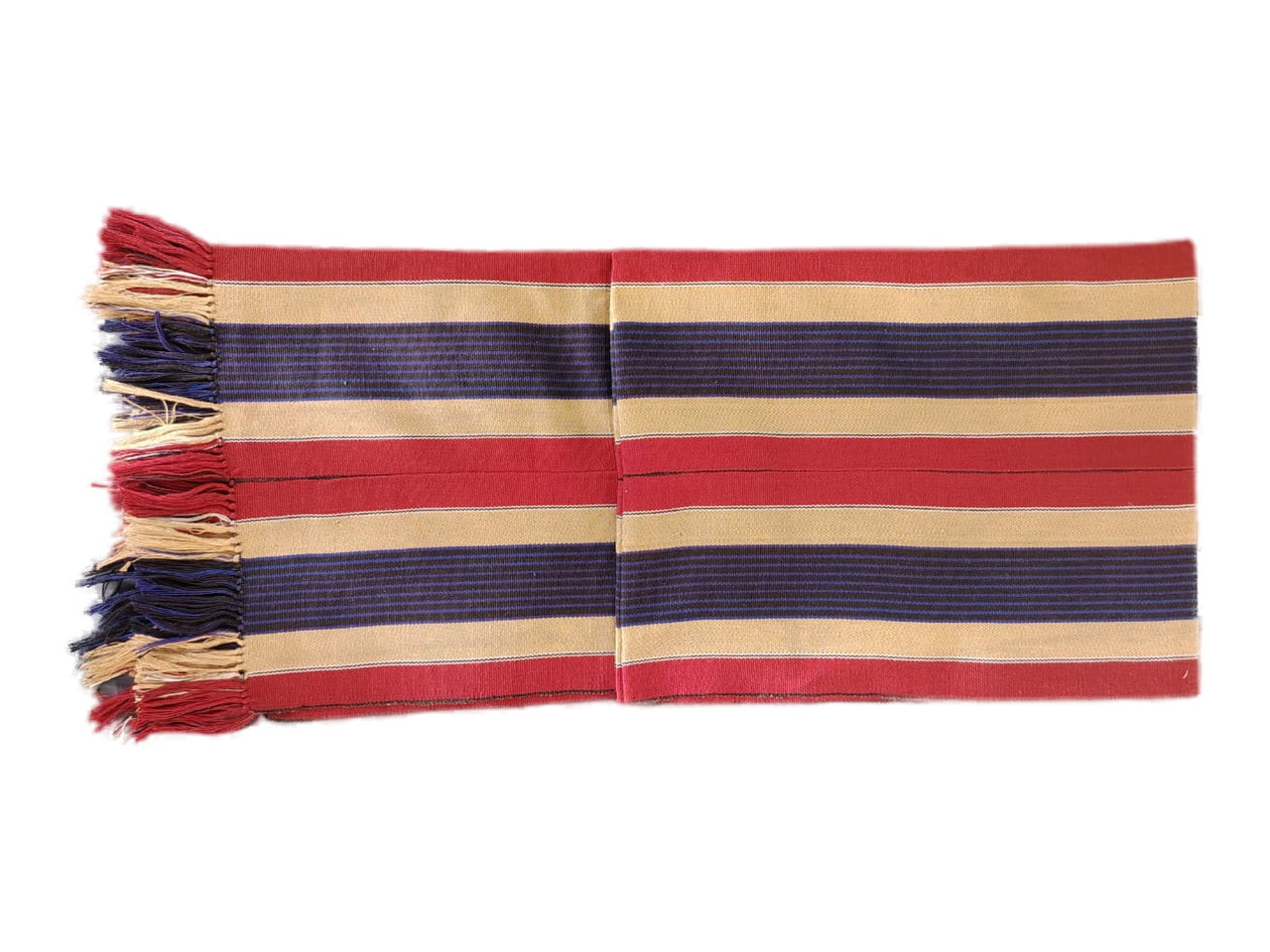 Pagne tissé Grenat : un tissu dense et régulier, tissé bande par bande